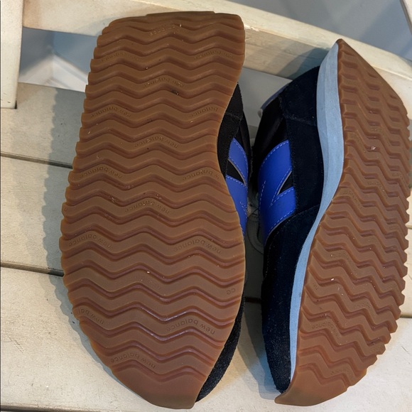 New Balance 237 - Picture 7 of 9